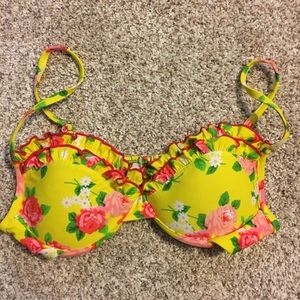 🆕 Floral print ruffle detail bikini top NWOT